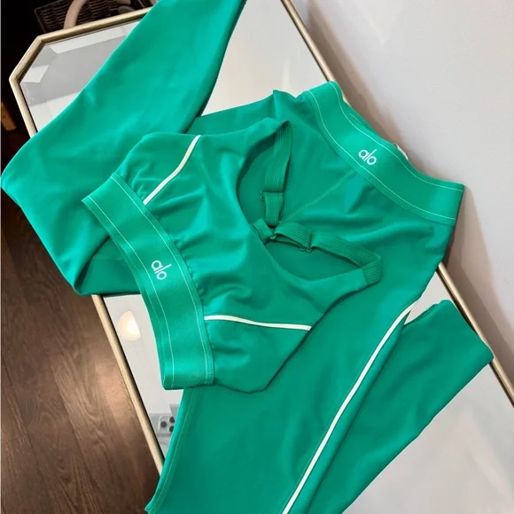 ALO Yoga Teal Activewear Set - Picture 2 of 2